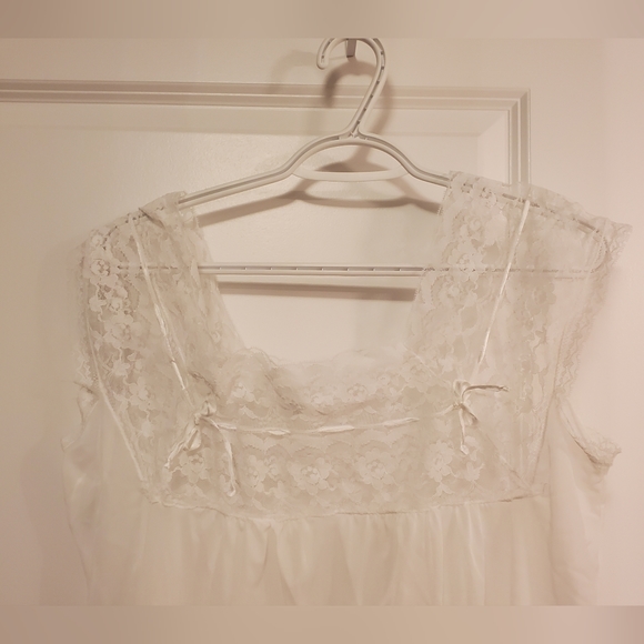 2 Piece Vintage Handmade Bright White Peignoir Set - Picture 3 of 8